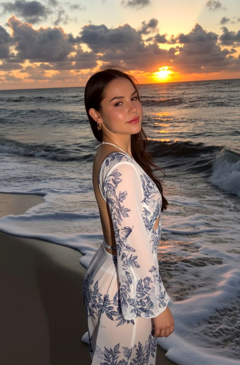 Escort - LAURA - Ibiza Tops